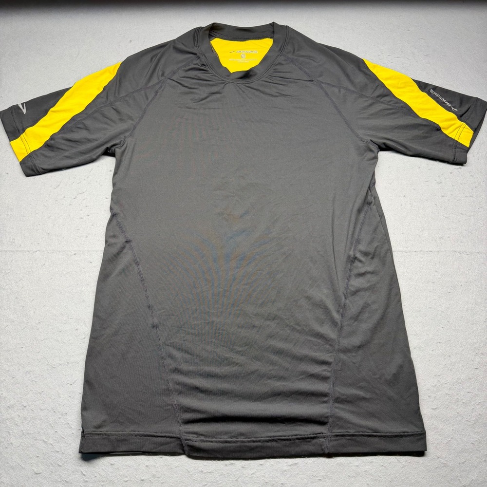 Brooks Shirt Mens Medium Gray Equilibrium Technology Running Short Sleeve Top